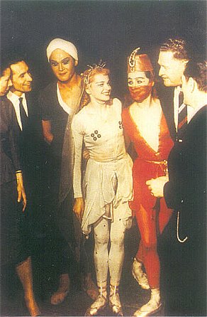 Nâzım, 1961'de Kirov Balesi'ndeki prömiyerde sanatçılarla